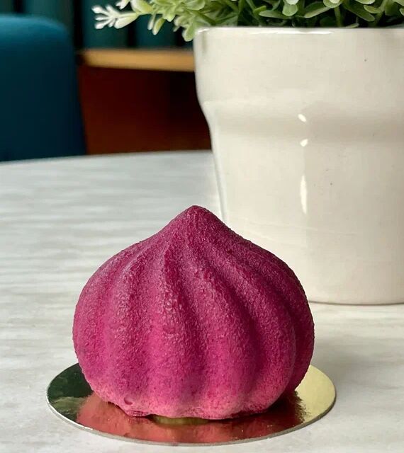 Пирожное жимолость