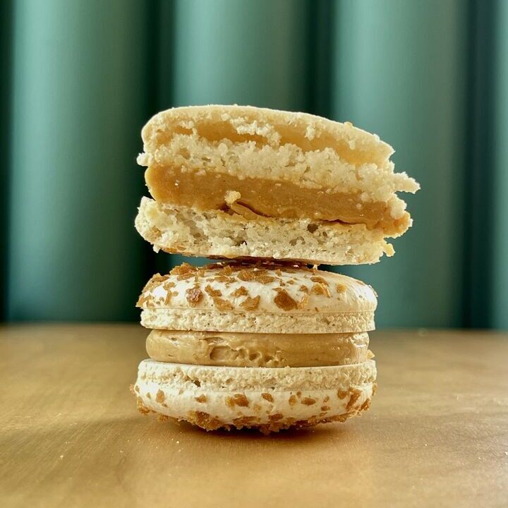 Макаронс соленая карамель