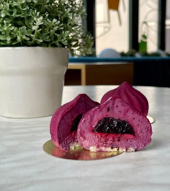 Пирожное жимолость