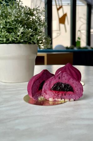 Пирожное жимолость