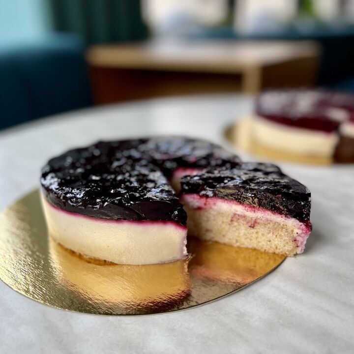 Торт веганский с жимолостью