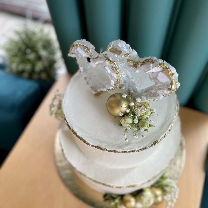 Свадебный торт жених и невеста 2 яруса