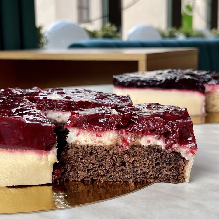 Торт веганский с вишней