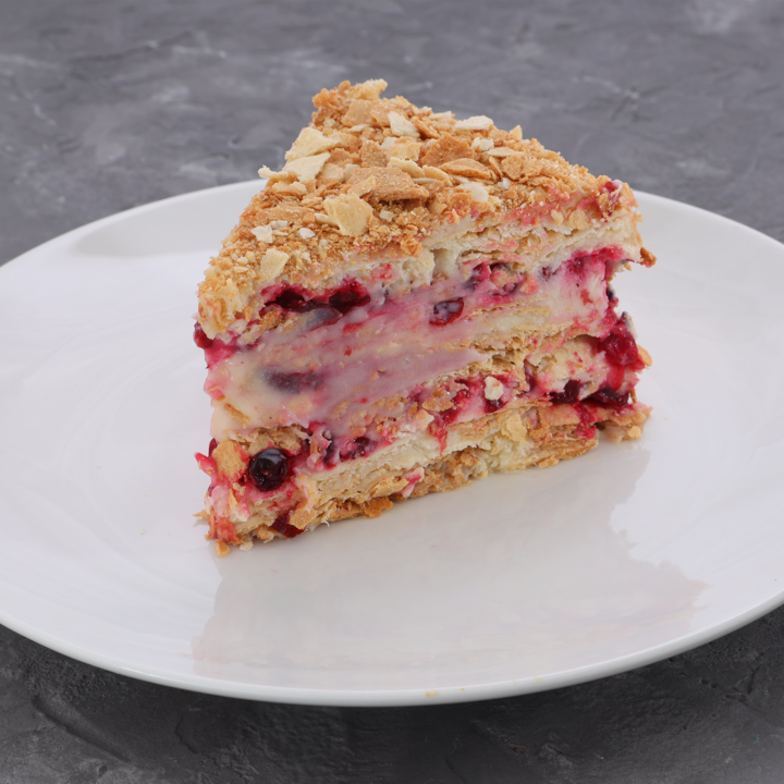 Торт Наполеон с брусникой